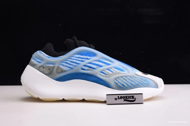 THE YEEZY 700 G54850 GLOW V3 ADIDAS IN DARK 0814